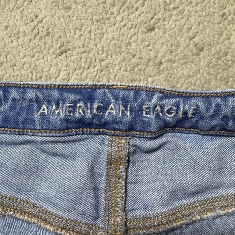 American Eagle Jeans Womens 14 Mom Jean Distressed Light Wash‎ Cotton Meas 32x27
